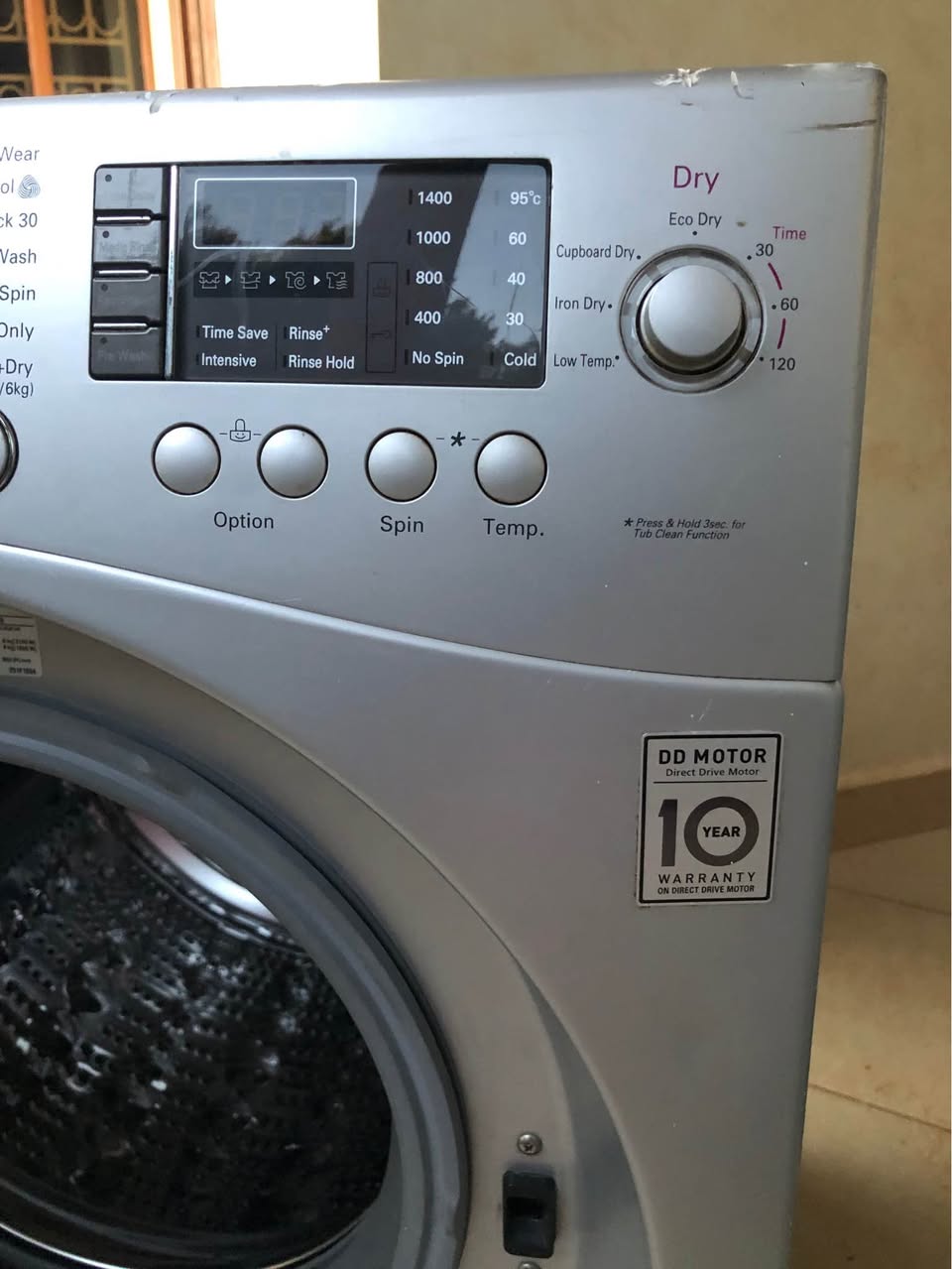 A picture of LG washing machine 8kgs wash and dry