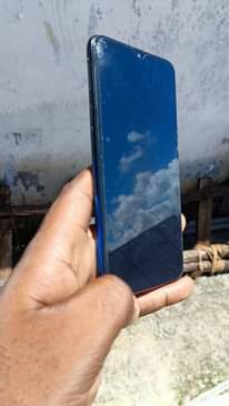 A picture of Oppo storage128 ram4 inakreck mbili nyembamba hazisumbui