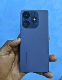 A picture of Selling spark 10 pro
