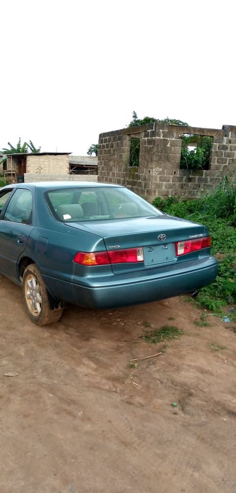 A picture of Toyota Camry drop light