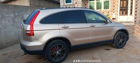 A picture of Honda crv 08