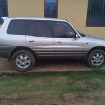 A picture of Ipo sokoni nauza Rav 4 old model Haina shida yeyote