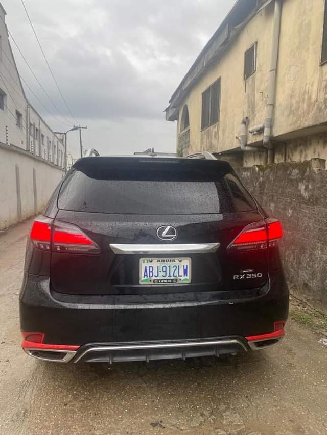 A picture of clean lexus rx350 nothing to fix buy and cruise 15