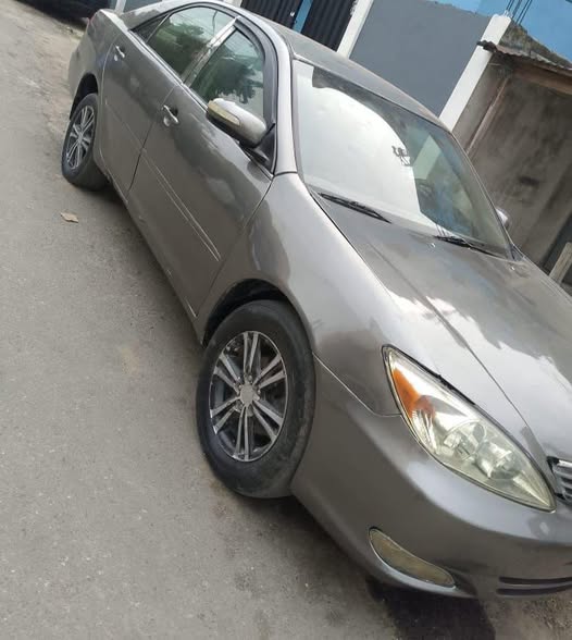 A picture of 2004 Toyota Camry