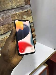 A picture of IPhone X 64gb