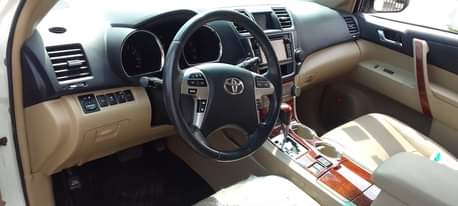 A picture of toyota highlander
