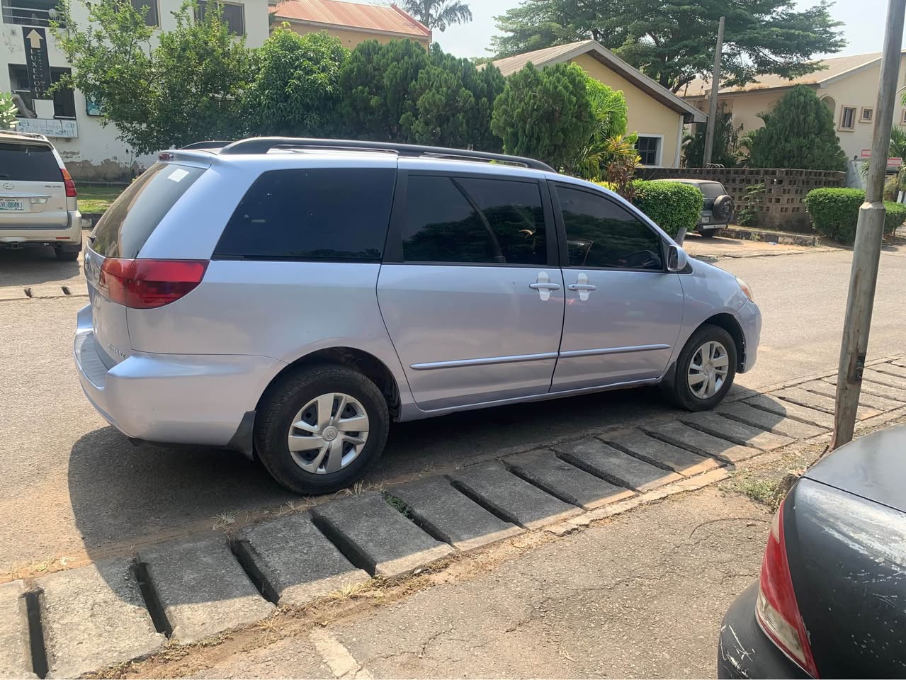 A picture of 2005 Toyota sienna