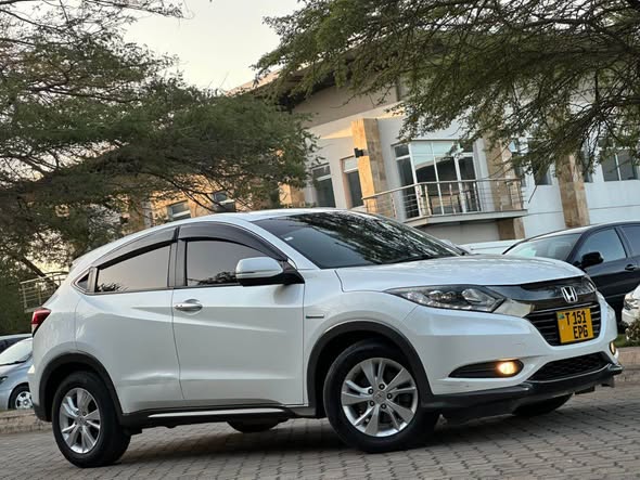A picture of HONDA VEZEL 2016