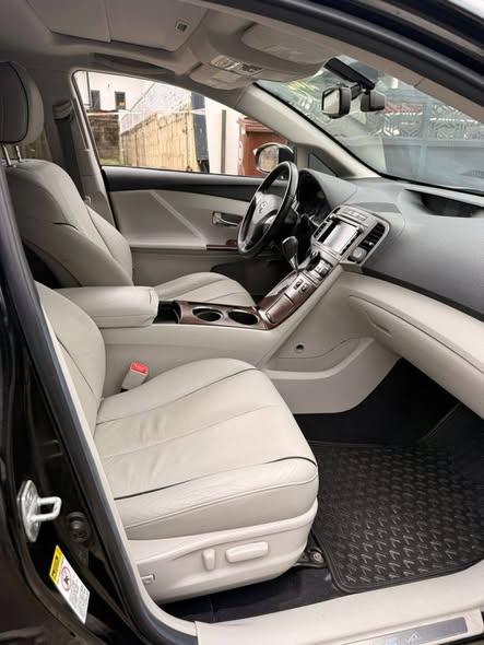A picture of Toyota venza 2011 xle