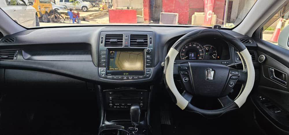 A picture of TOYOTA CROWN 2019 Model