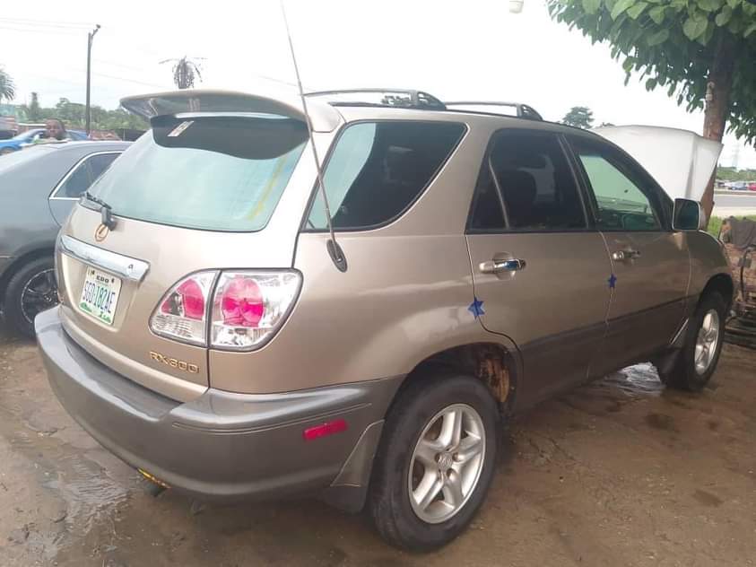 A picture of Belgium grade rx300 for sell Ac chilling Engine Gear Location