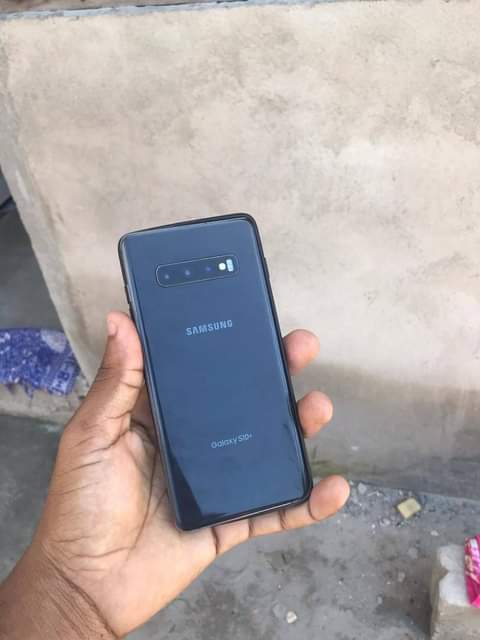 A picture of SAMSUNG S10 PLUS