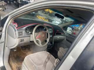 A picture of Toyota sienna 05