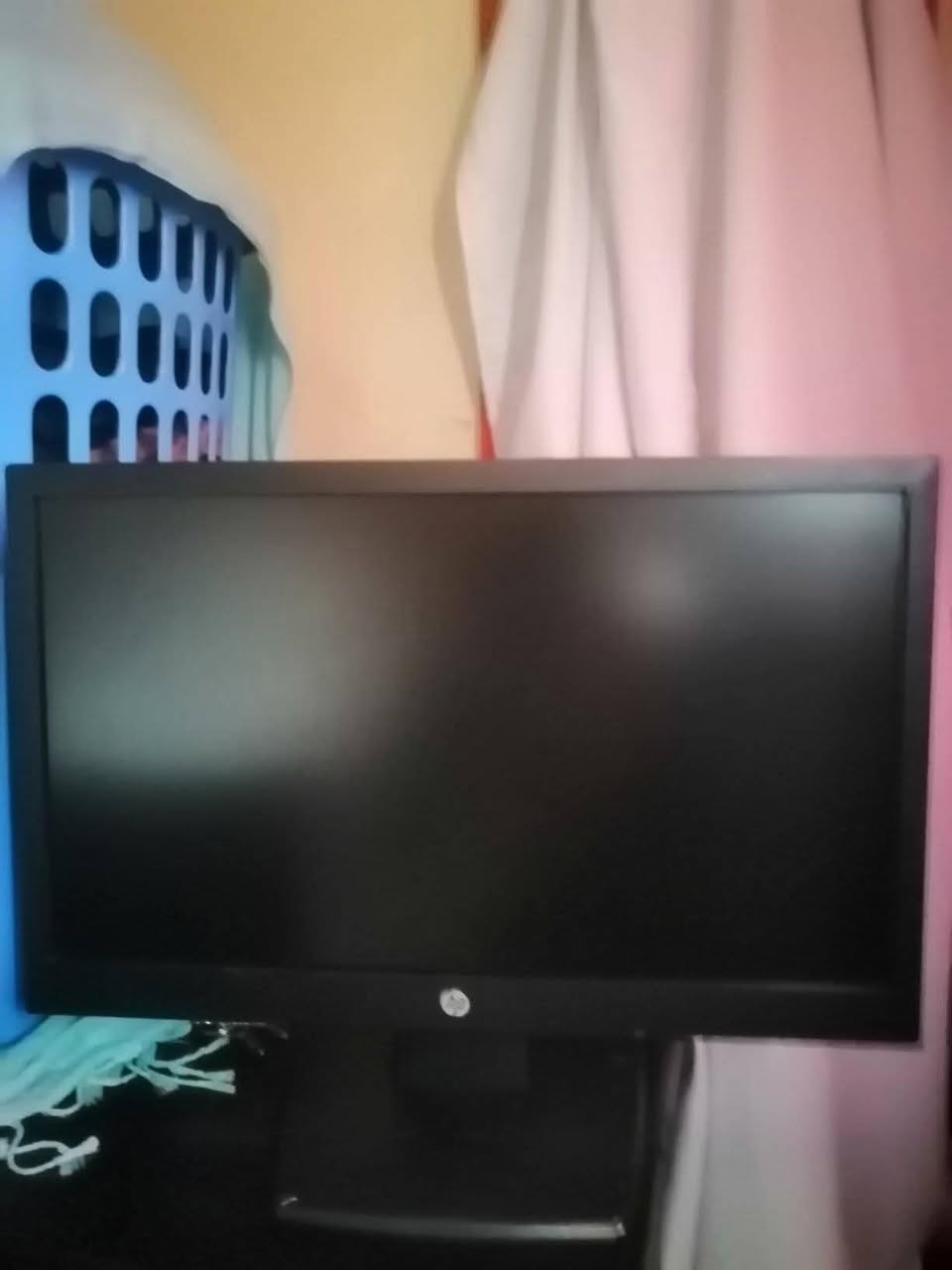 A picture of 17 inch Hp monitor