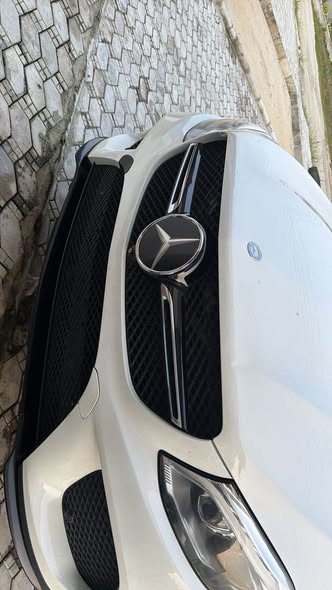 A picture of distress distress Foreign Used Mercedes Benz WhatsApp number 07041840355