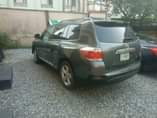 A picture of 2012 Toyota Highlander three row seat very sound engine and