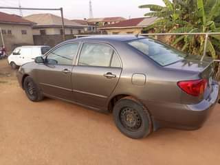 A picture of TOYOTA COROLLA 2004