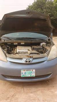 A picture of Toyota Sienna 2006 model untouch ENGINE and Gear perfect AC