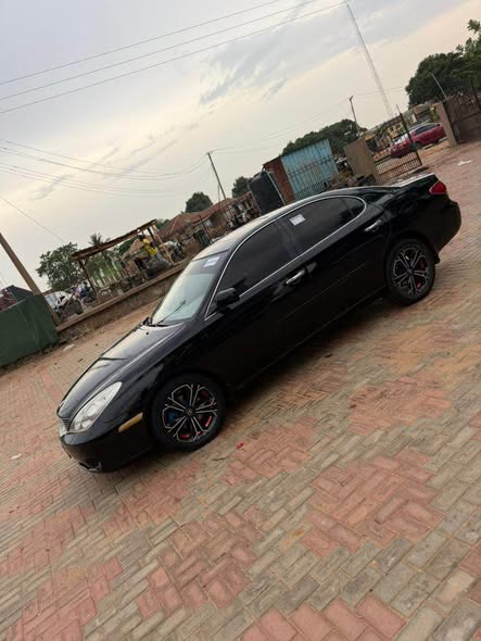 A picture of Lexus ES 330 06 direct Toks standard Am the owner