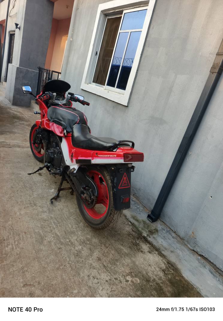 A picture of Kawasaki jpz 500cc engine has never been worked before