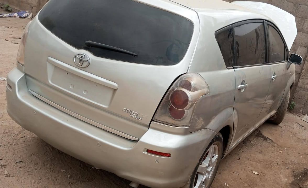A picture of Toyota Verso 3 Seater 4plugs Engine First body Automatic Gear