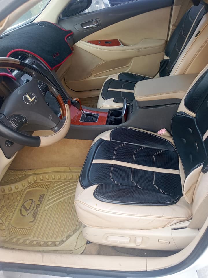 A picture of Lexus ES 350 2010 registered