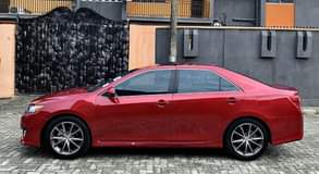 A picture of FOREIGN USED Toyota amry Se Year 2014 Colour Red n