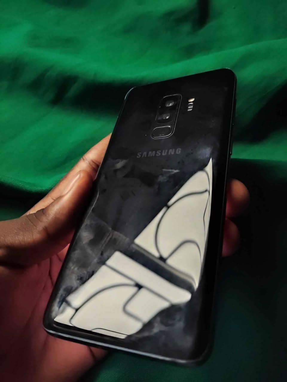 A picture of Samsung Galaxy S9 PLUS
