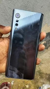 A picture of Lg valvet gb 128 ram 8