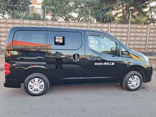 nissan nv200