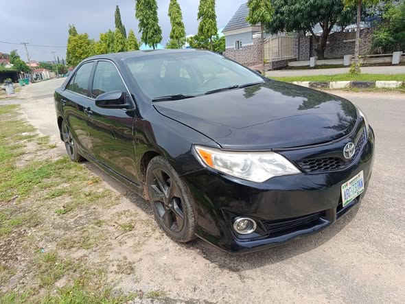 A picture of Toyota Camry 2013 super distres untempered engine and gearbox