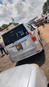 A picture of Toyota noah model 2008