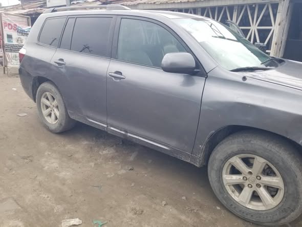 A picture of Toyota highlander 2006