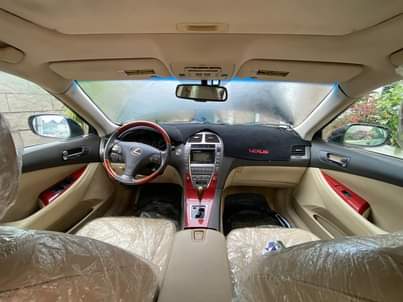 A picture of LEXUS ES350
