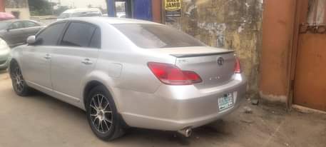 A picture of Toyota Avalon 2007 model