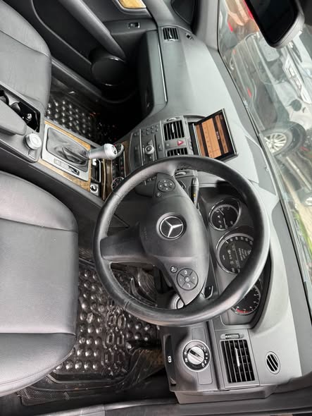 A picture of Mercedes benz