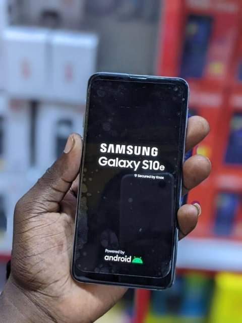 A picture of SAMSUNG S10E call 0628295959
