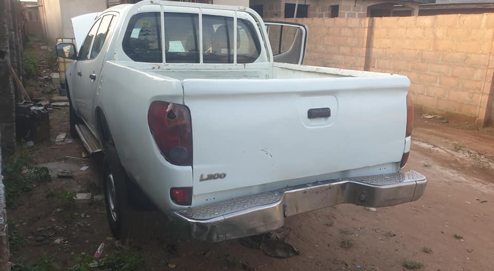 A picture of MISTBUSHI L200 4 BY 4