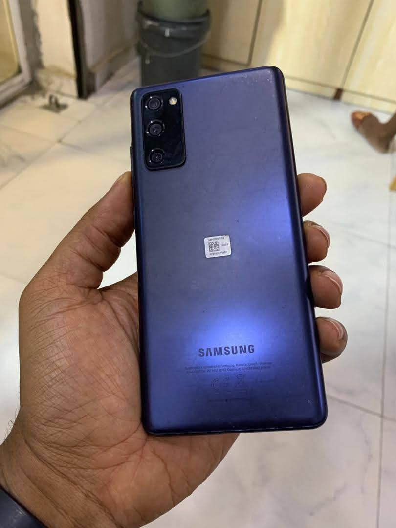 A picture of Samsung s20fe