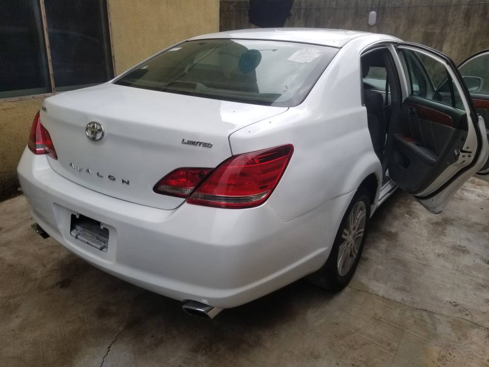 A picture of Toyota Avalon 2006 limited