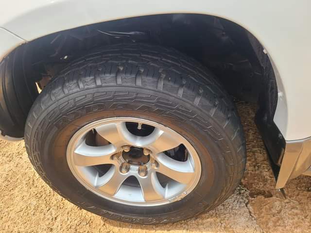 A picture of Toyota Prado TX 2005 model. Vvti 2.7Cc