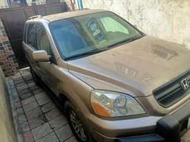 A picture of Honda pilot 2005 model