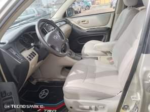 A picture of Over highest grade two rows seaters Toyota Highlander everything is