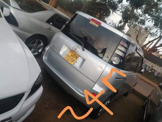 A picture of 2000 Toyota 2000 4