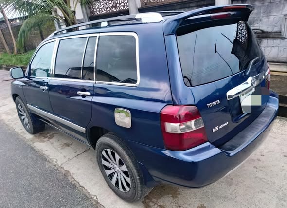 A picture of Sharp Toyota Highlander Year 2006 model direct on belt Price