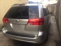 A picture of Toyota Sienna 2005