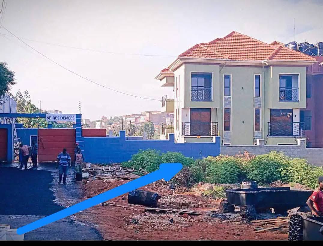 A picture of Commercial plot 13 Decimals 185m Ugx on TARMAC RD NAALYA