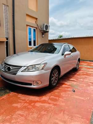 A picture of Lexus Es 350 perfect and standard everything working perfectly fine