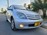 A picture of TOYOTA IST