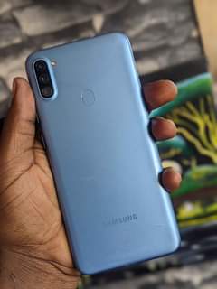 A picture of Samsang A11 gb 32 ram 2 Imenyooka sana no kipengele